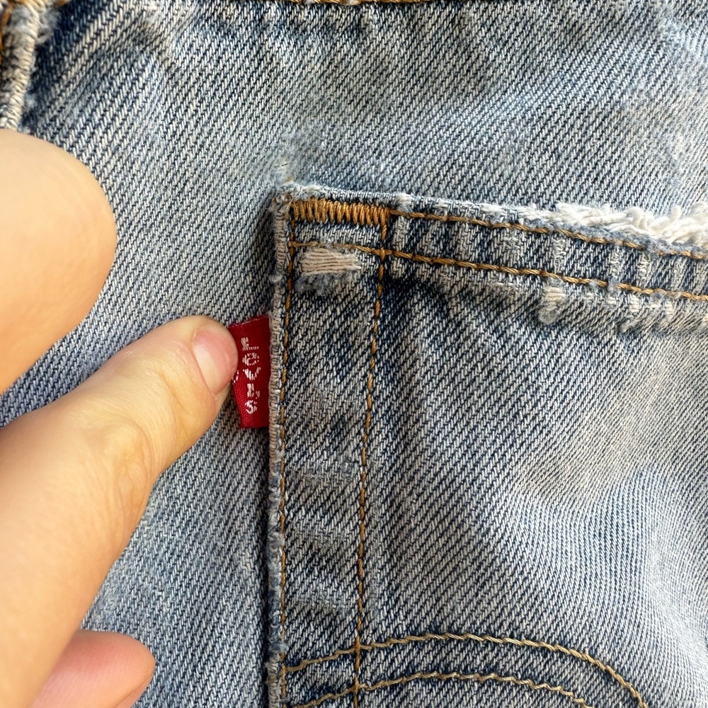 Very Ripped Levi’s Jeans - Picture 9 of 12